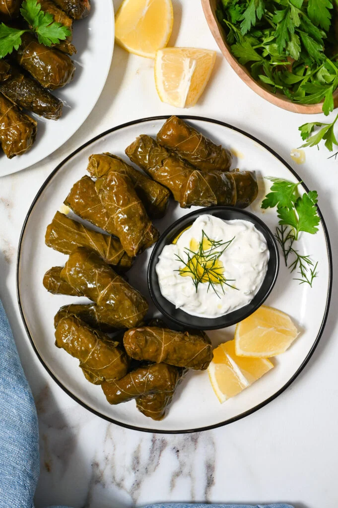 Dolmades — folhas de parreira recheadas